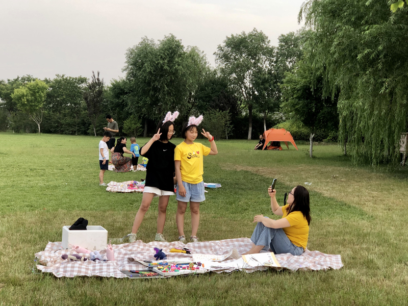 夏令營挑戰(zhàn)地攤經(jīng)濟，覽眾房車不一樣的活動