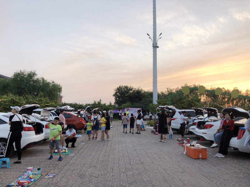 夏令營挑戰(zhàn)地攤經(jīng)濟，覽眾房車不一樣的活動