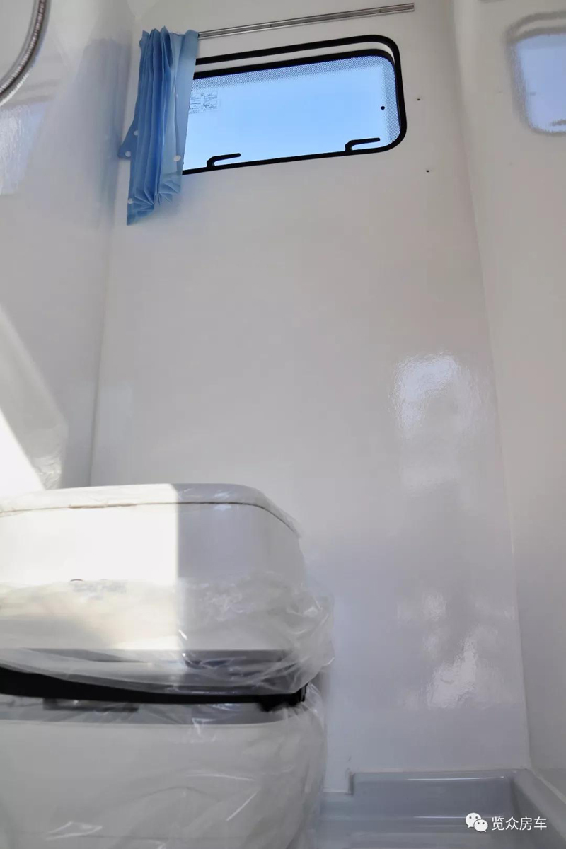 外觀大氣，空間十足的房車