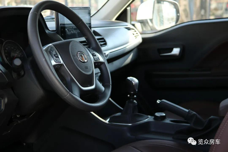兩張雙人床，使用還方便的房車