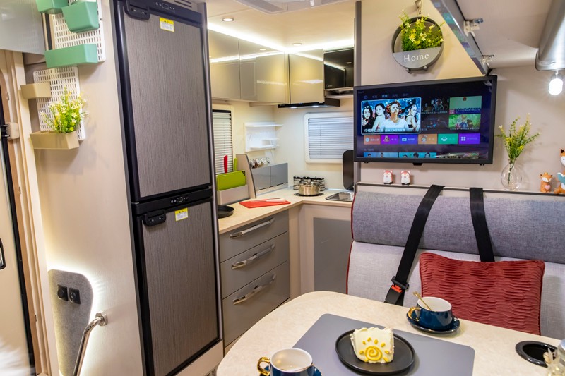 超大廚房讓房車生活更有料 超大廚房讓房車生活更有料