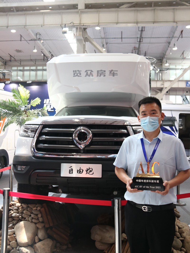 年度新車、自動檔、四驅(qū)，能選的房車