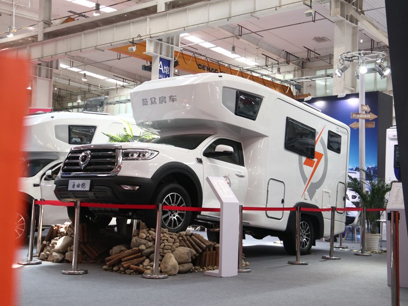 年度新車、自動檔、四驅(qū)，能選的房車