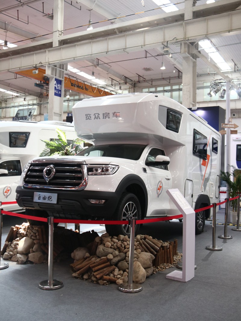 年度新車、自動檔、四驅(qū)，能選的房車