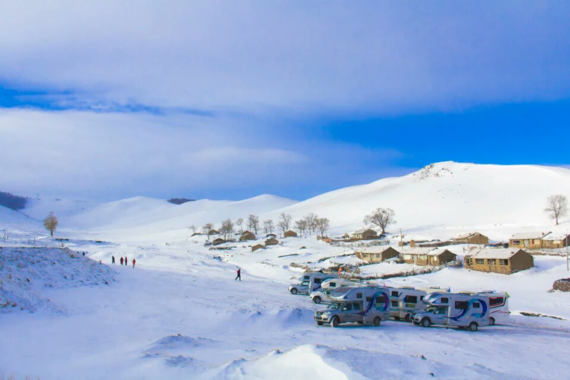 踏雪前行，房車也能雪地越野