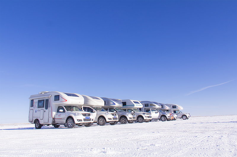 踏雪前行，房車也能雪地越野