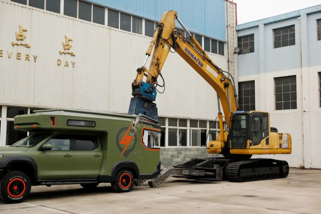 砸掉山海炮旅居車，覽眾房車究竟在搞什么？