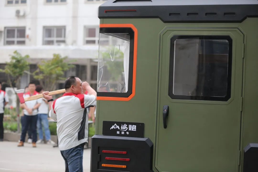 砸掉山海炮旅居車，覽眾房車究竟在搞什么？