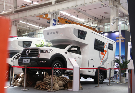 年度新車(chē)、自動(dòng)檔、四驅(qū)，能選的房車(chē)