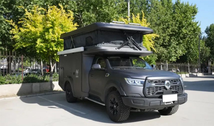 2.0T+四驅(qū)，高僅2.2米，能入地庫，這款硬核升頂房車你愛了嗎？